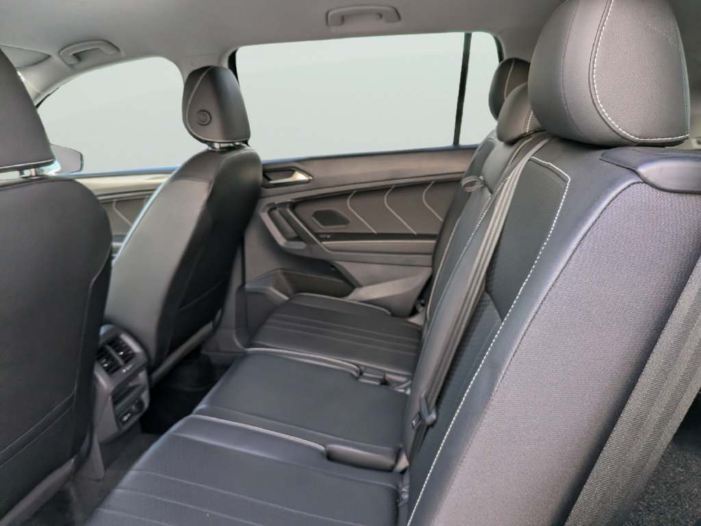Certified 2023 Volkswagen Tiguan SE FWD image 12