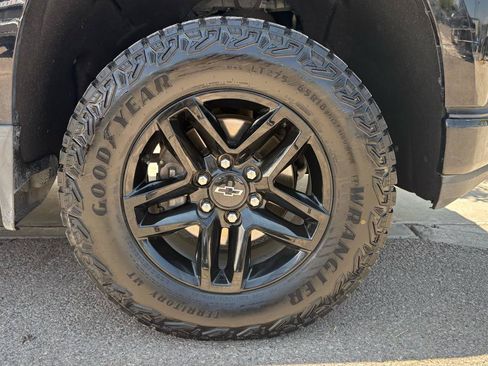 Used 2020 Chevrolet Silverado 1500 LT Trail Boss AWD/4WD image 2