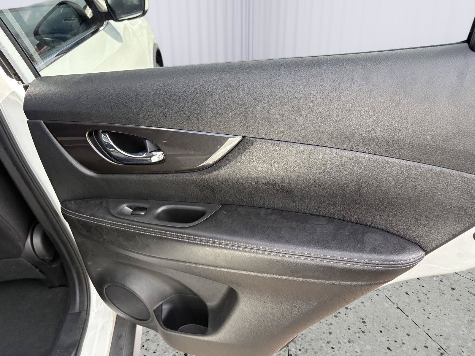 Used 2020 Nissan Rogue SV FWD image 24