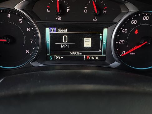 Used 2018 Chevrolet Equinox Premier image 21