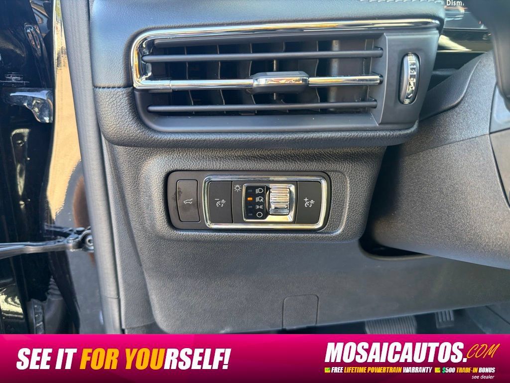 Used 2023 Lincoln Corsair AWD w/ Equipment Group 101A image 27
