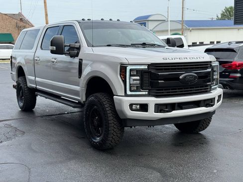 Used 2018 Ford F250 XLT w/ XLT Value Package AWD/4WD image 4