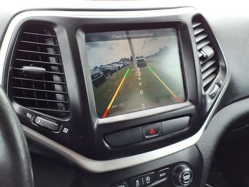 Used 2016 Jeep Cherokee Trailhawk w/ Leather Interior Group AWD/4WD image 24