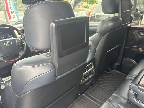 Used 2014 Lexus LX 570 4WD image 36