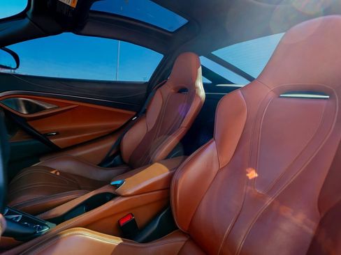 Used 2018 McLaren 720S RWD image 15
