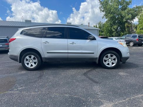 Used 2011 Chevrolet Traverse LS FWD image 4