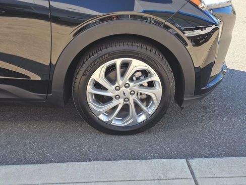 New 2027 Chevrolet Bolt LT w/ Comfort Package FWD image 9
