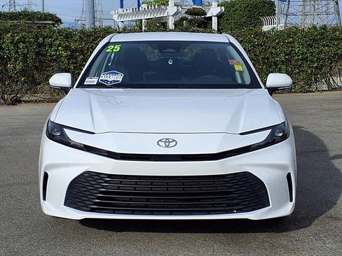 Used 2025 Toyota Camry LE image 2