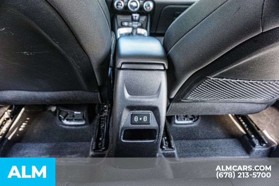 Used 2025 Hyundai Venue SEL FWD image 30