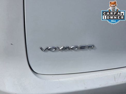 Used 2023 Chrysler Voyager LX image 10