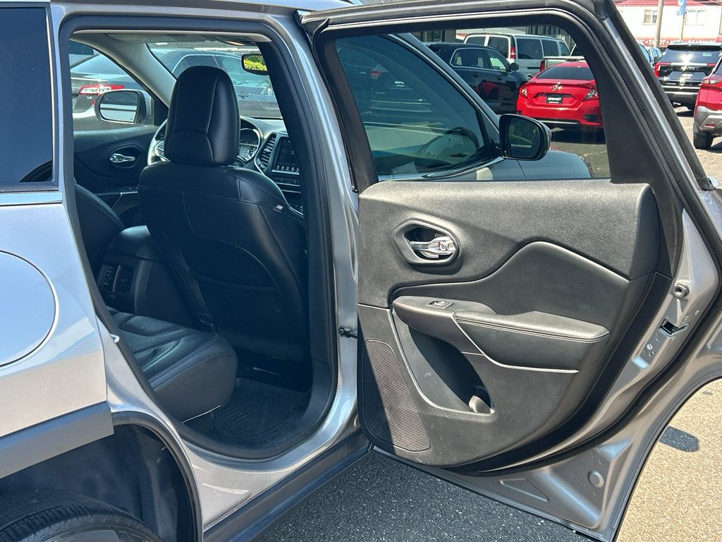 Used 2021 Jeep Cherokee Latitude Lux w/ Comfort/Convenience Group AWD/4WD image 33