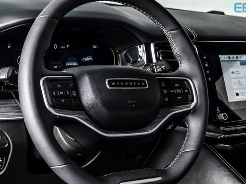 Used 2023 Jeep Wagoneer L Series III w/ Premium Group I image 18