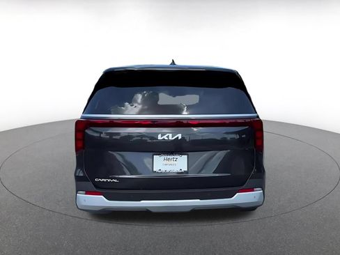 Used 2026 Kia Carnival FWD image 12