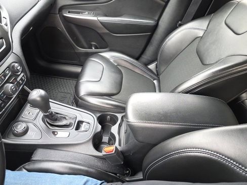 Used 2020 Jeep Cherokee Latitude Plus w/ Cold Weather Group image 33