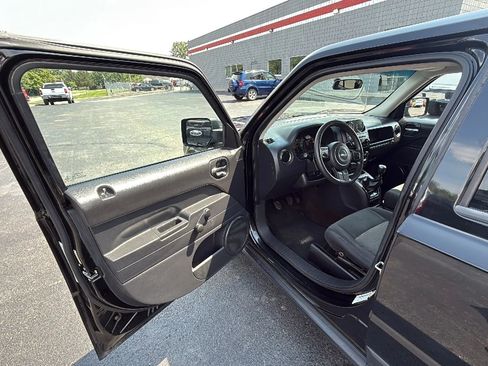 Used 2014 Jeep Patriot Sport image 9