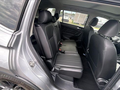 Used 2023 Volkswagen Tiguan SE w/ Panoramic Sunroof Package FWD image 25