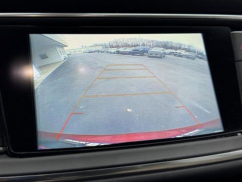 Used 2019 Buick Enclave Essence image 25