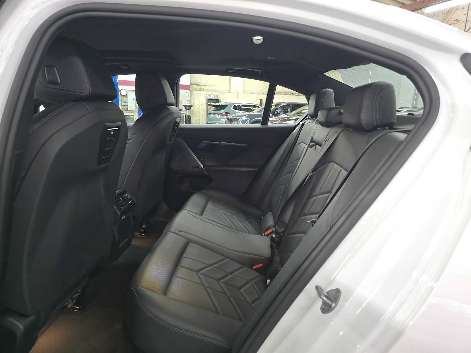 Used 2025 BMW 530i xDrive AWD/4WD image 17