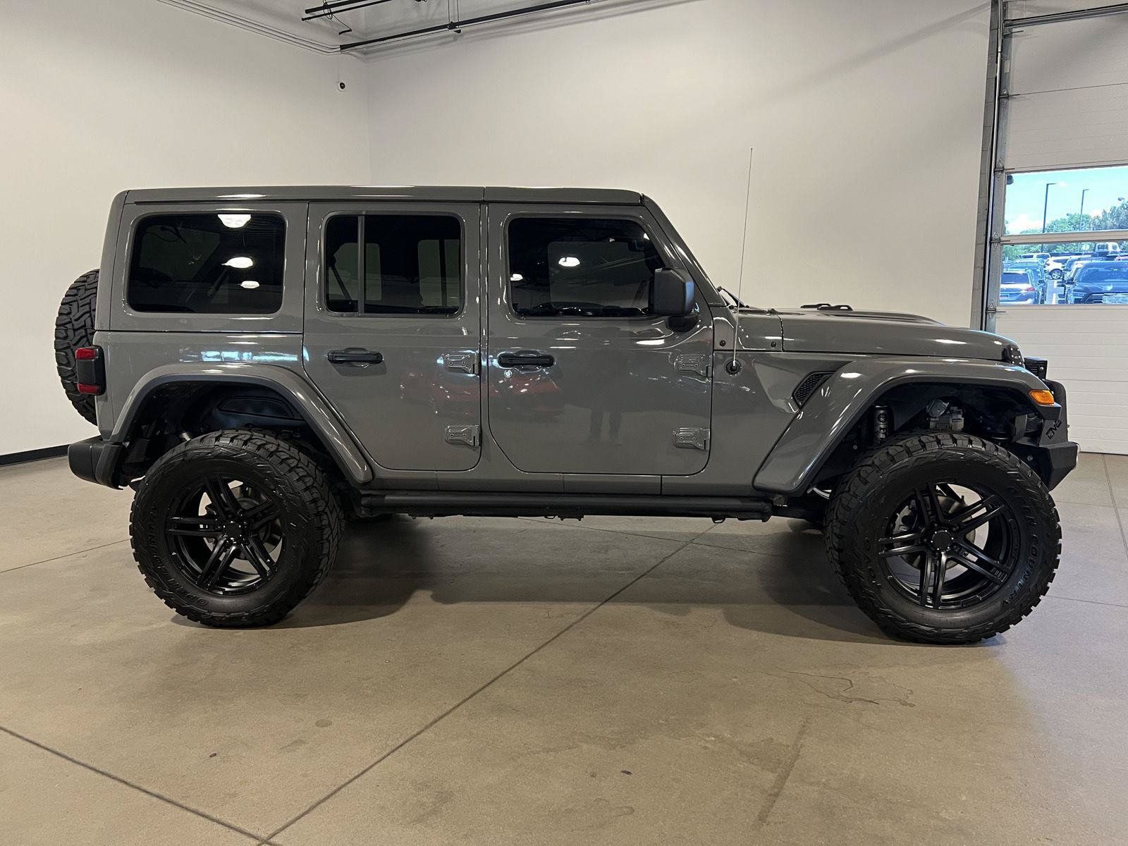 Used 2020 Jeep Wrangler Unlimited Rubicon AWD/4WD image 2