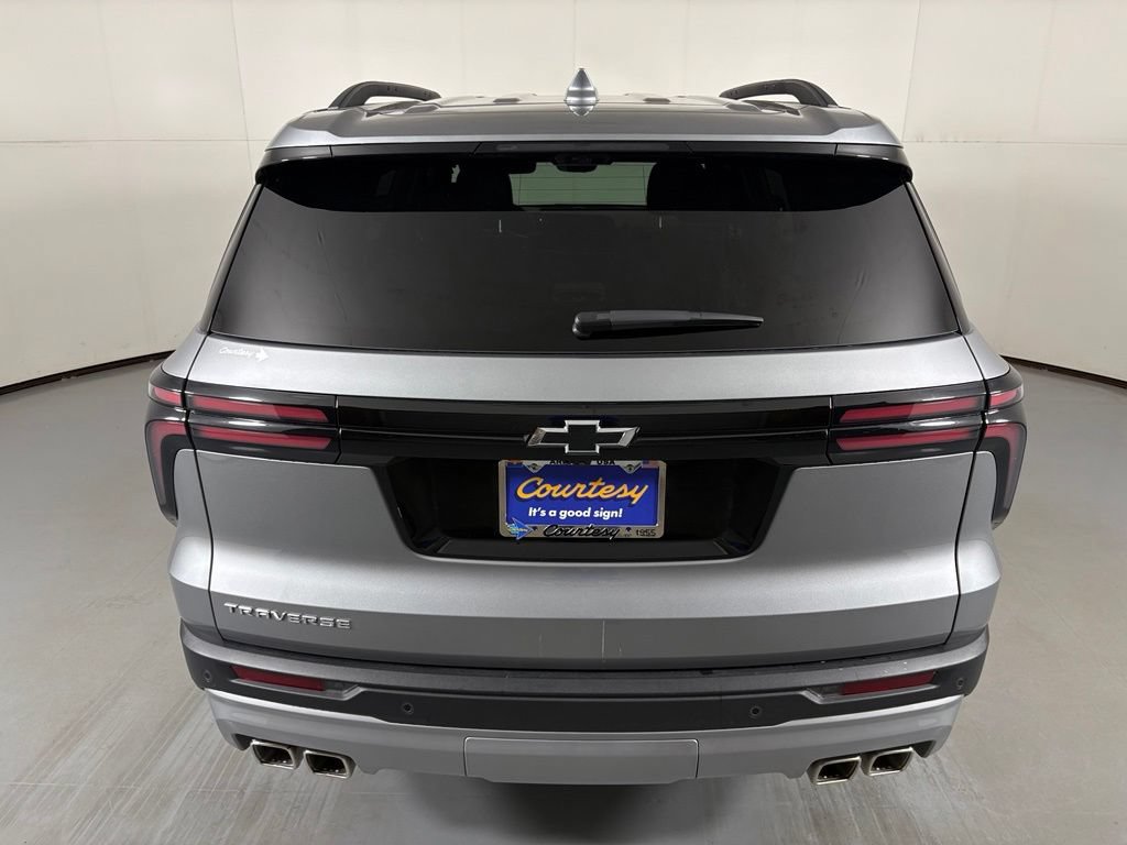 Used 2026 Chevrolet Traverse LT w/ Driver Confidence Package FWD image 8