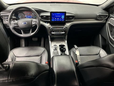 Certified 2020 Ford Explorer XLT w/ Equipment Group 202A AWD/4WD image 4