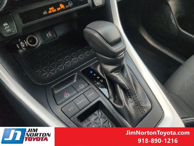 Used 2025 Toyota RAV4 XLE FWD image 20