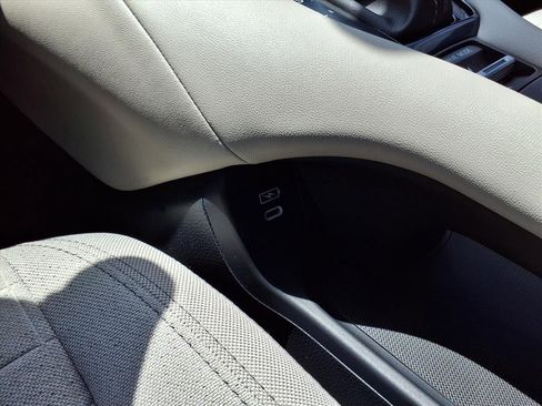 New 2026 Honda HR-V LX image 8