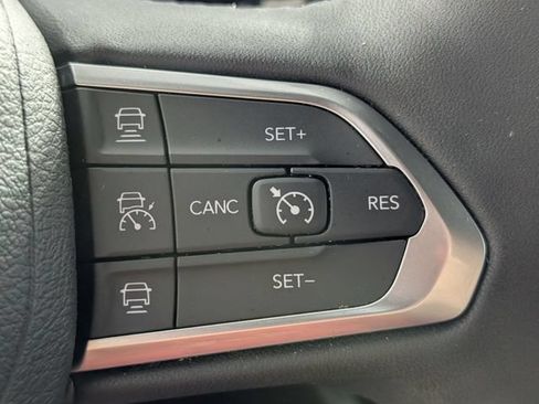 Used 2025 Jeep Compass Limited AWD/4WD image 15