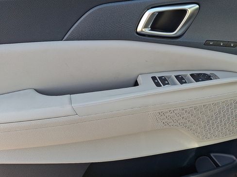 New 2026 Kia Carnival EX FWD image 8
