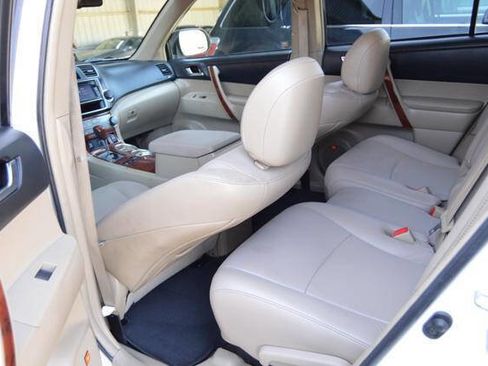 Used 2013 Toyota Highlander Limited image 54