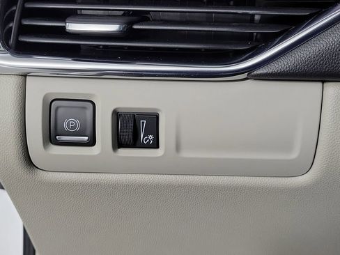 Used 2023 Cadillac XT4 Luxury image 30