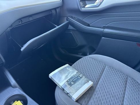 Used 2021 Ford Escape SE w/ SE Sport Appearance Package image 37