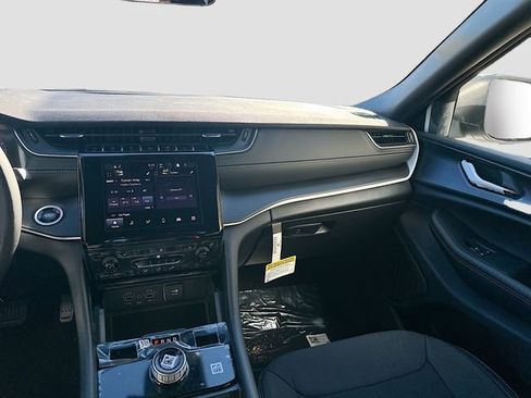 New 2025 Jeep Grand Cherokee Laredo w/ Luxury Tech Group I image 25