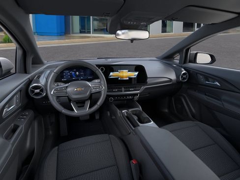 New 2026 Chevrolet Equinox EV LT image 15