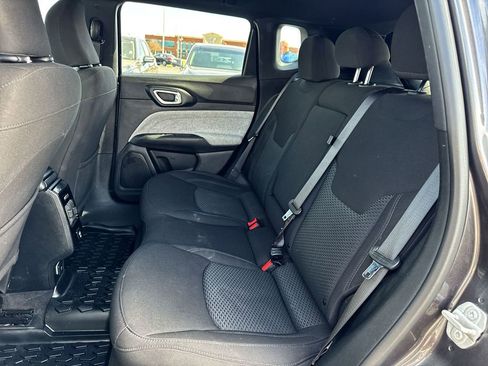 Used 2023 Jeep Compass Sport image 21