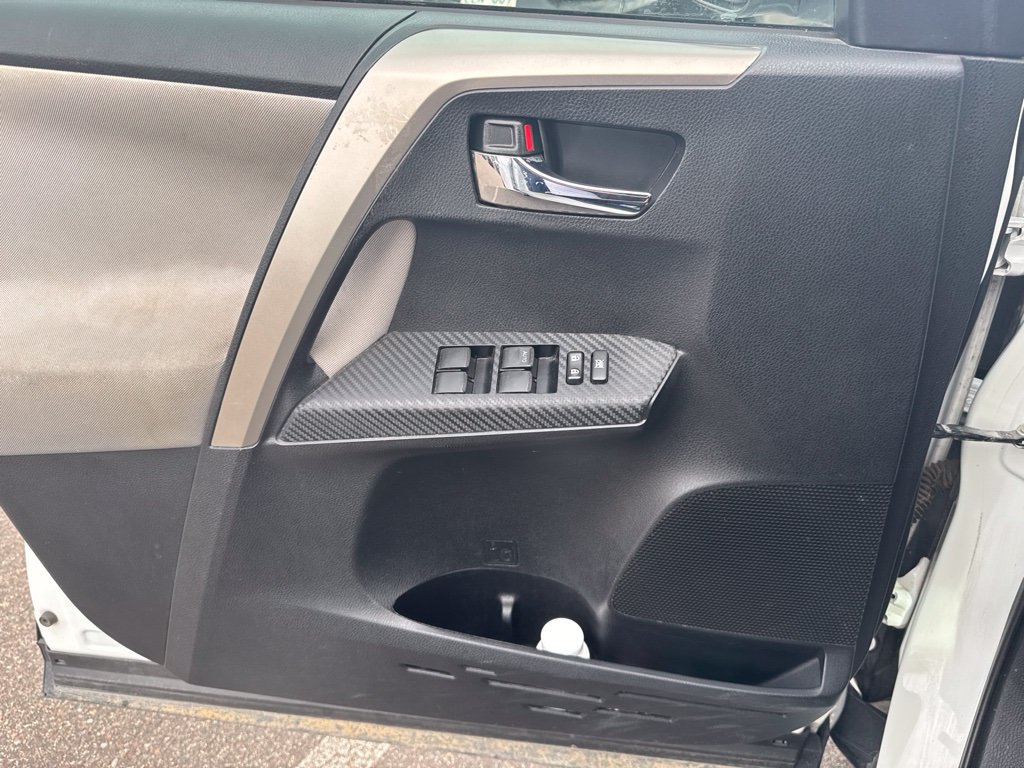 Used 2015 Toyota RAV4 XLE FWD image 25