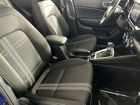 Used 2025 Hyundai Venue SEL FWD image 27