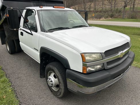 Used 2004 Chevrolet Silverado 3500 2WD Regular Cab image 10