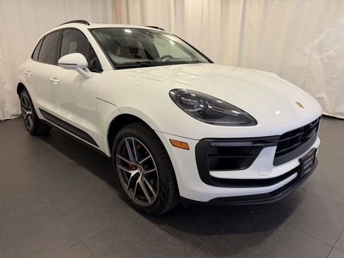 Certified 2023 Porsche Macan S image 6