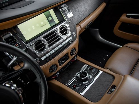 Used 2017 Rolls-Royce Wraith image 37