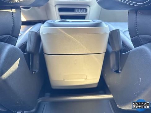 Used 2024 Chrysler Pacifica Touring-L image 20