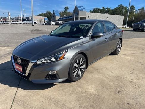 Used 2022 Nissan Altima 2.5 SV w/ SV Premium Package image 3