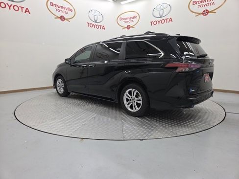 Used 2023 Toyota Sienna XSE image 6