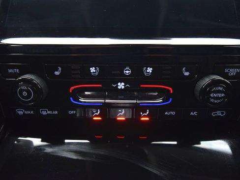 Used 2023 Jeep Grand Cherokee L Limited w/ Luxury Tech Group II image 29