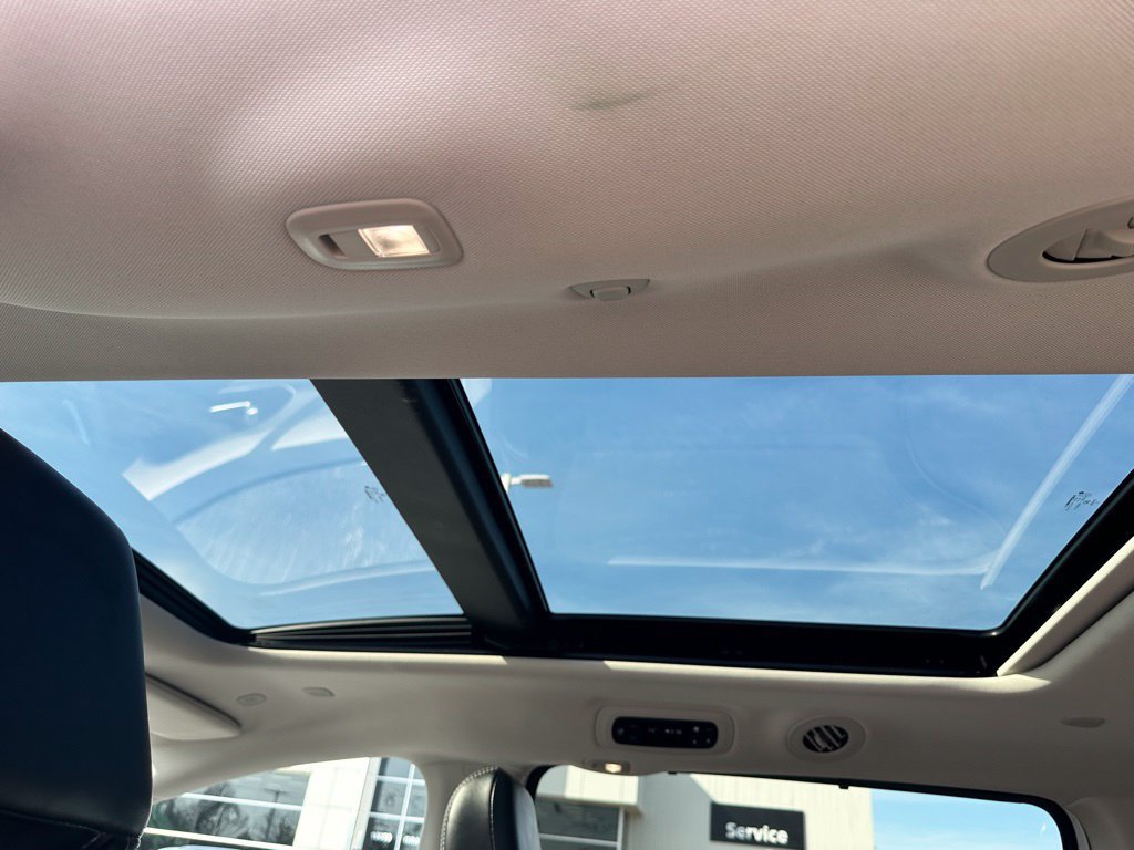 Used 2024 Chrysler Pacifica Limited FWD image 18