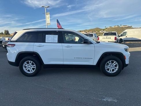 Used 2023 Jeep Grand Cherokee Laredo image 17