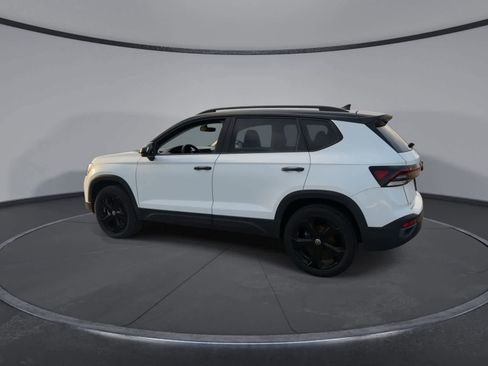 Used 2025 Volkswagen Taos SE image 6