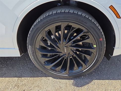 New 2026 Lincoln Aviator Reserve w/ Luxury Package image 7