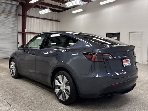 Used 2023 Tesla Model Y Long Range image 17