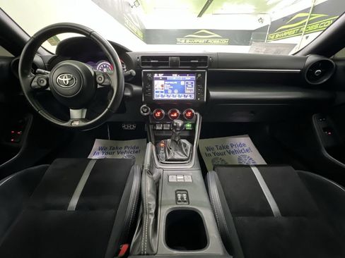 Used 2023 Toyota GR86 Premium RWD image 18
